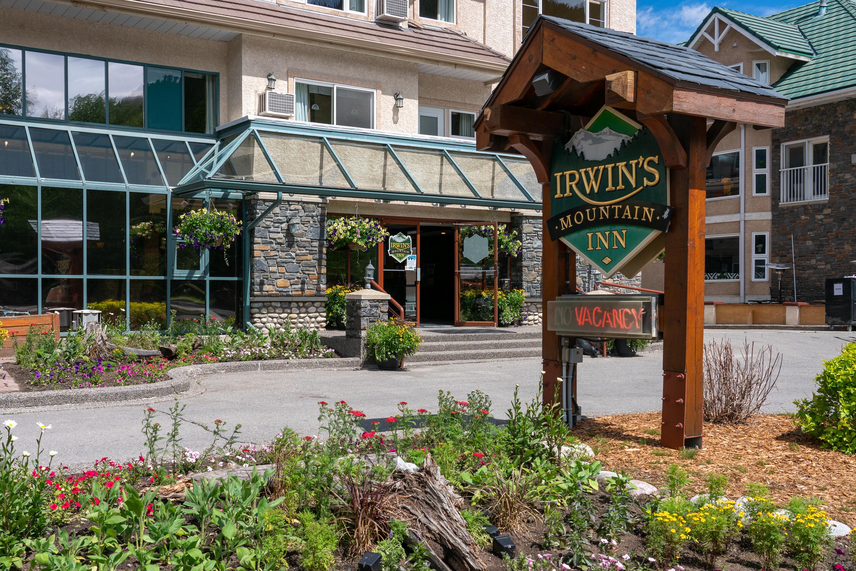 Irwin'S Mountain Inn Μπανφ Εξωτερικό φωτογραφία