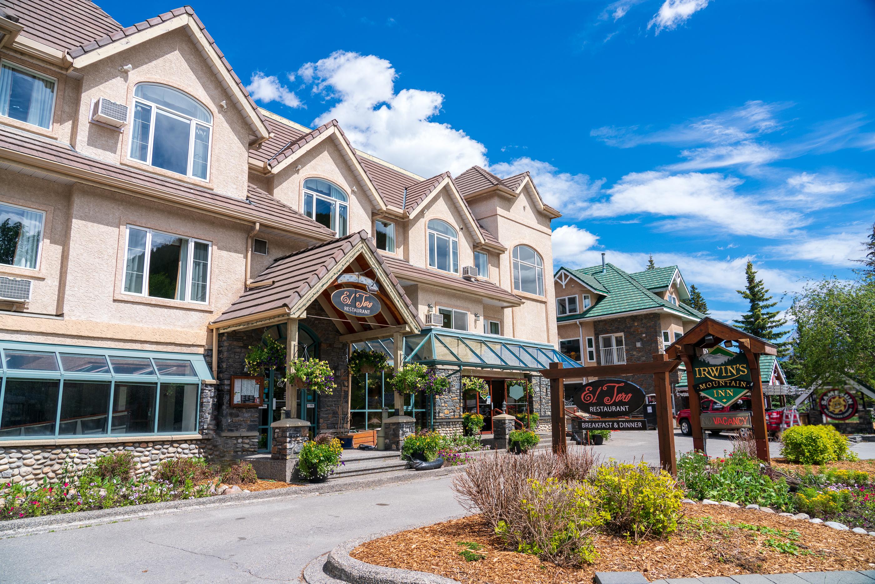 Irwin'S Mountain Inn Μπανφ Εξωτερικό φωτογραφία