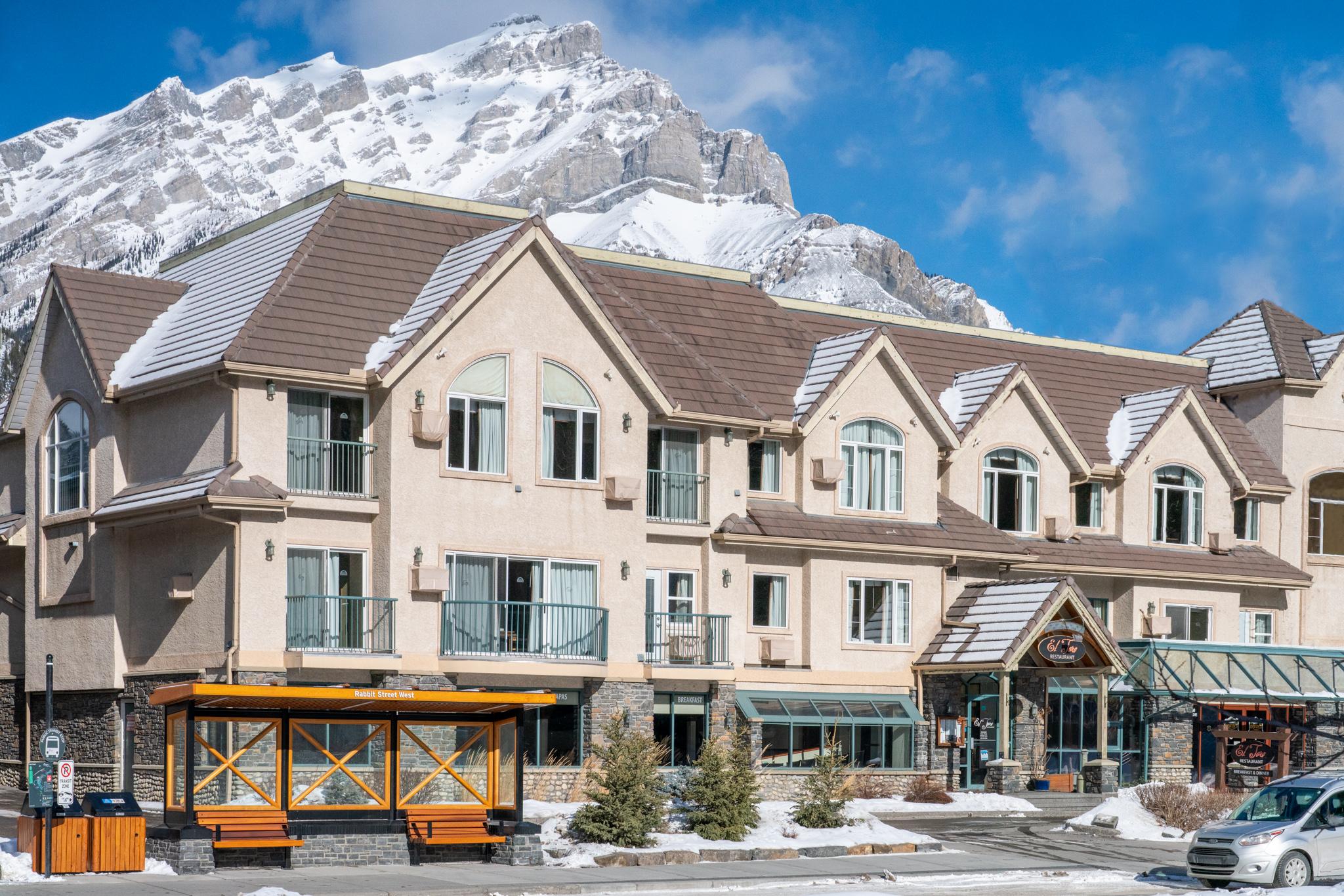Irwin'S Mountain Inn Μπανφ Εξωτερικό φωτογραφία