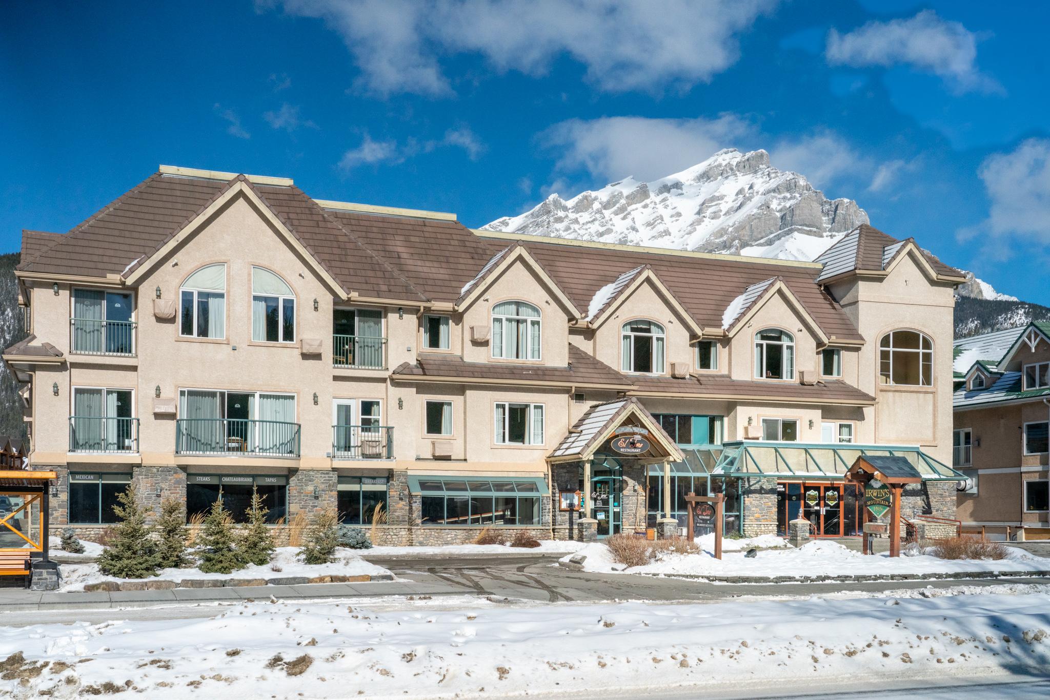 Irwin'S Mountain Inn Μπανφ Εξωτερικό φωτογραφία
