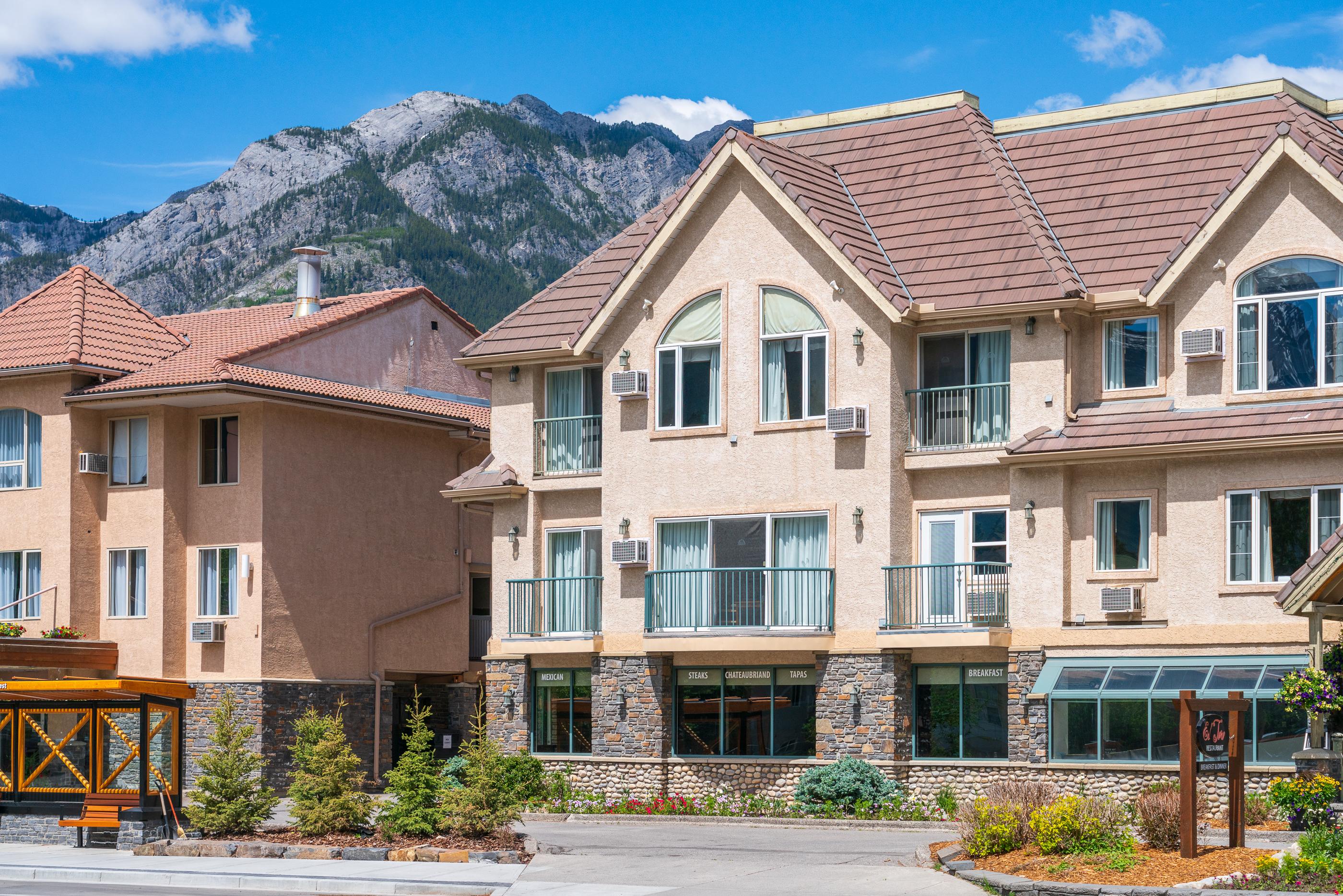 Irwin'S Mountain Inn Μπανφ Εξωτερικό φωτογραφία