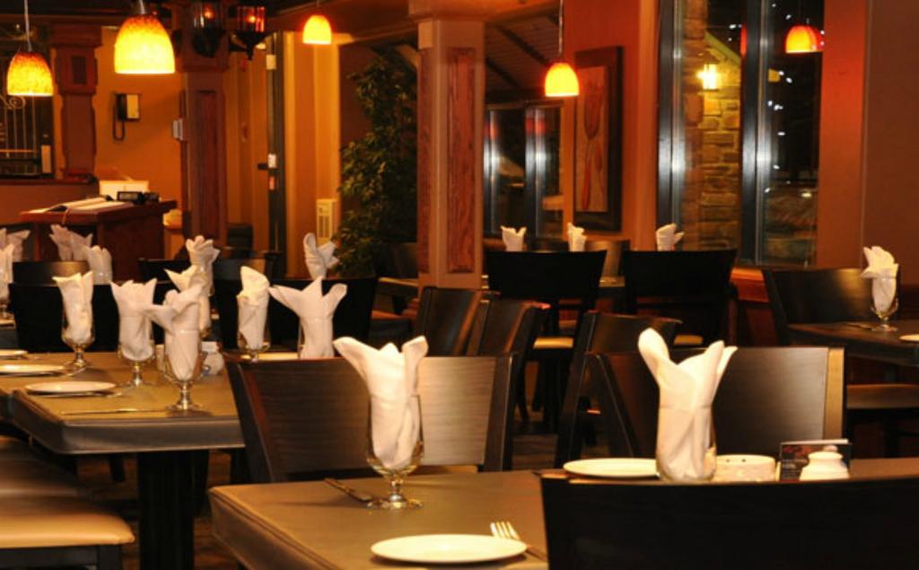 Irwin'S Mountain Inn Μπανφ Εξωτερικό φωτογραφία